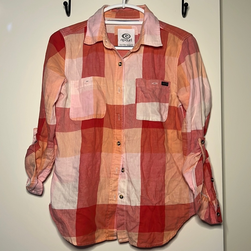 EUC Rip curl button down shirt size medium